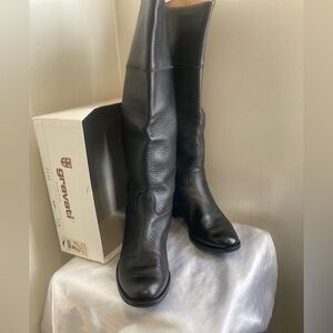 Gravati Italy black leather boots